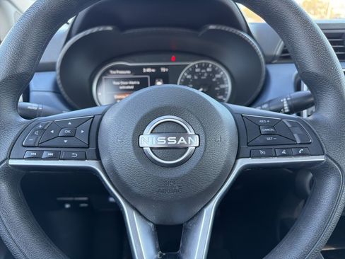 Used 2025 Nissan Versa SV image 11