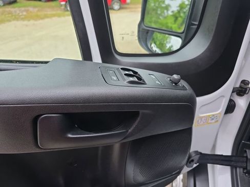 Used 2025 RAM ProMaster 2500 w/ Convenience Group FWD image 16