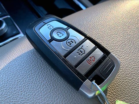 Used 2024 Ford Expedition Max XLT image 14