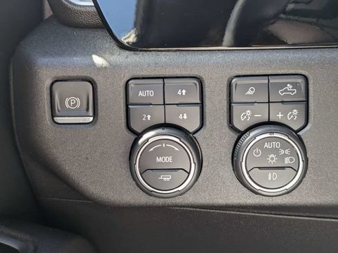 Used 2023 Chevrolet Silverado 1500 High Country AWD/4WD image 21