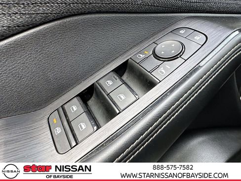 Used 2023 Nissan Rogue SV image 16