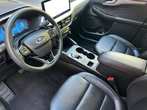 Used 2025 Ford Escape Platinum AWD/4WD image 11