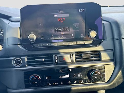 Used 2023 Nissan Pathfinder S image 14