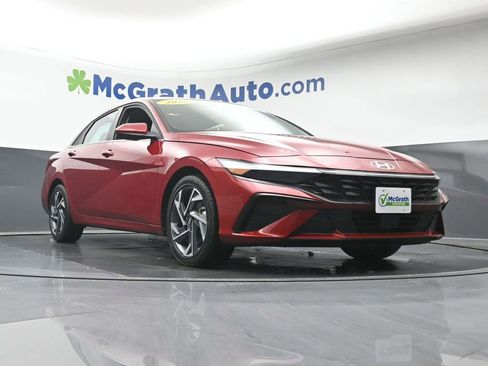 Used 2025 Hyundai Elantra SEL image 25