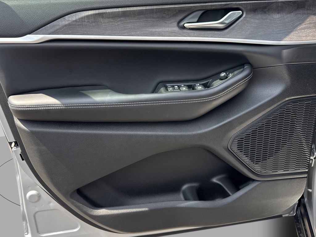New 2026 Jeep Grand Cherokee Altitude RWD image 27