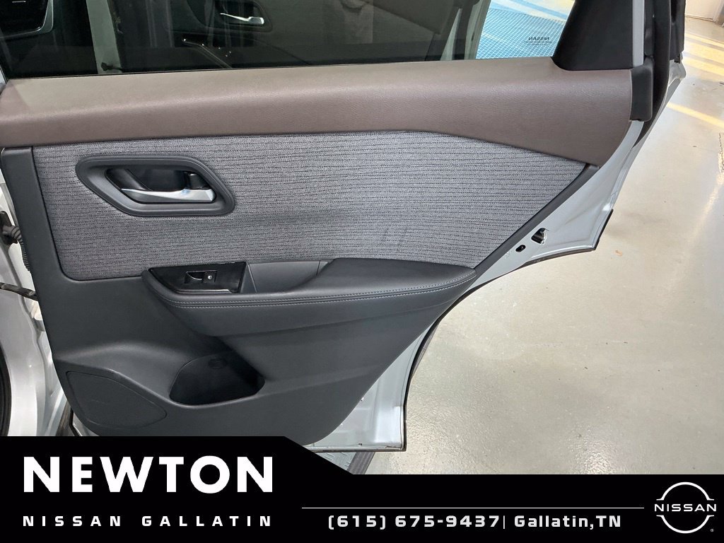 Used 2022 Nissan Rogue SV FWD image 35