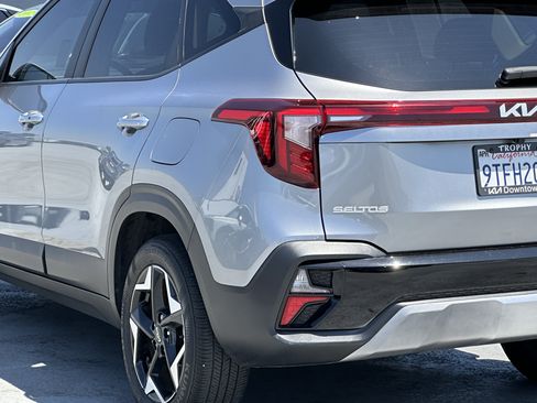 Used 2025 Kia Seltos S FWD image 5