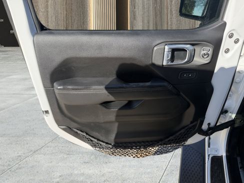 Used 2020 Jeep Gladiator Overland image 23