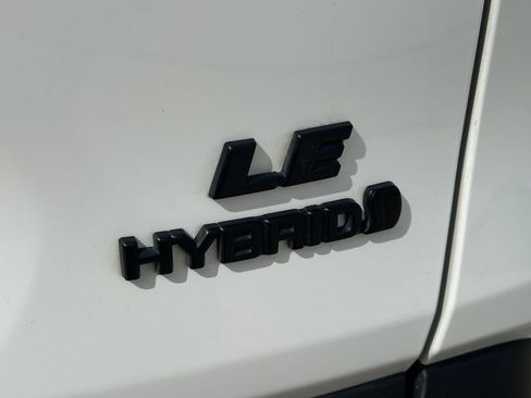 Used 2022 Toyota RAV4 LE AWD/4WD image 13
