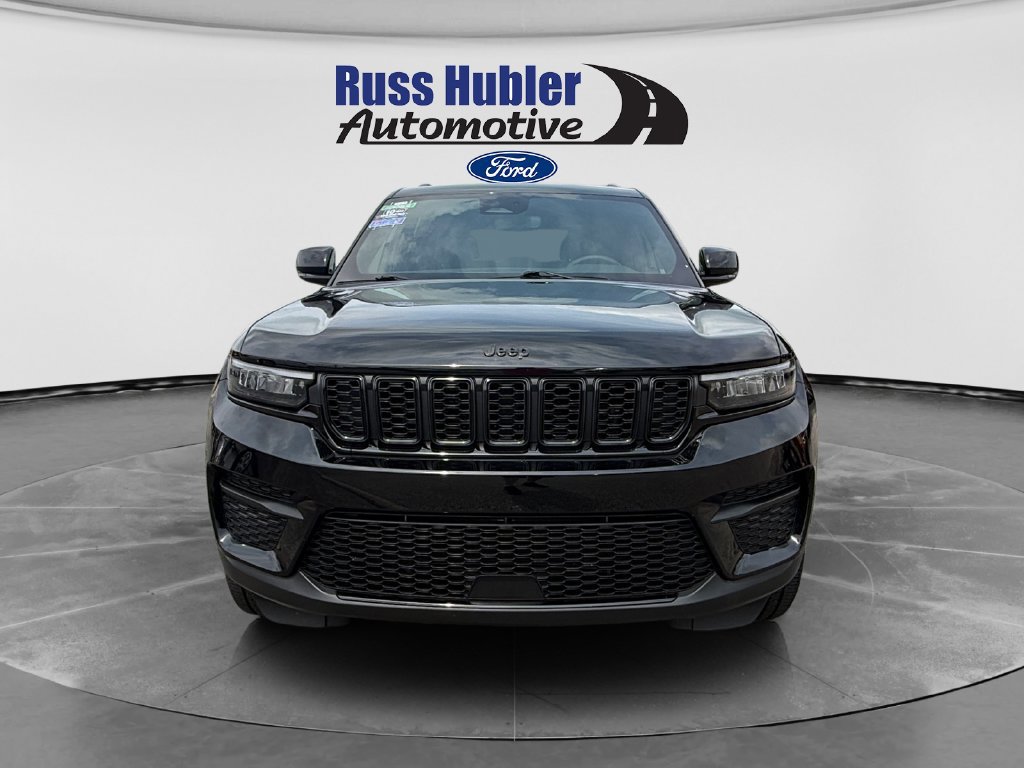Used 2023 Jeep Grand Cherokee Altitude AWD/4WD image 10