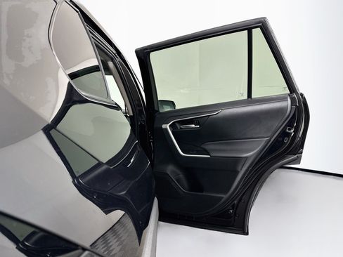 Used 2025 Toyota RAV4 XLE FWD image 29