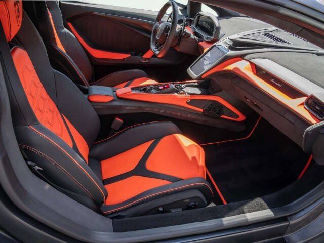 Used 2025 Lamborghini Revuelto AWD/4WD image 32