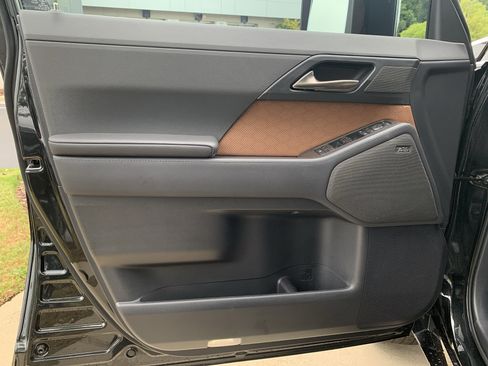 Used 2024 Lexus GX 550 w/ Accessory Package (2T) AWD/4WD image 14