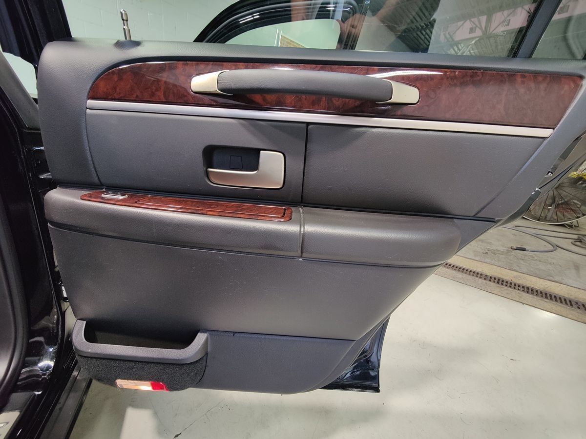 Used 2008 Lincoln Town Car Signature Limited RWD image 15