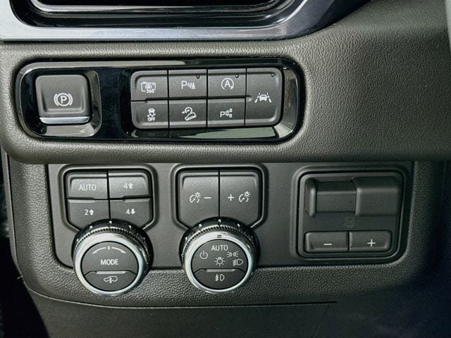 Used 2026 GMC Yukon XL AT4 w/ AT4 Premium Plus Package AWD/4WD image 11