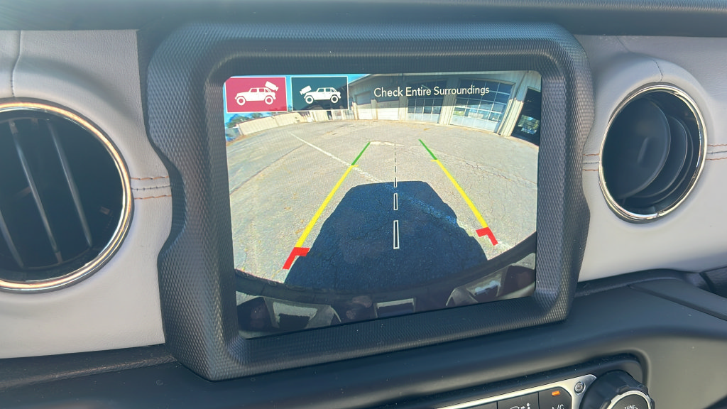 Used 2021 Jeep Wrangler Unlimited Sahara AWD/4WD image 26