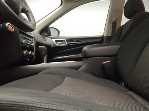 Used 2019 Nissan Pathfinder S FWD image 17