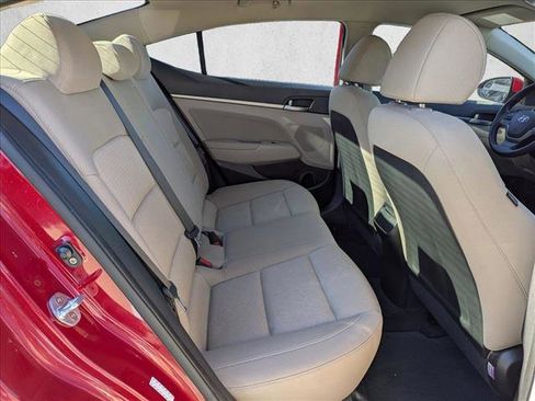 Used 2017 Hyundai Elantra SE image 18