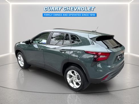 Used 2025 Chevrolet Trax LS w/ LS Convenience Package FWD image 10
