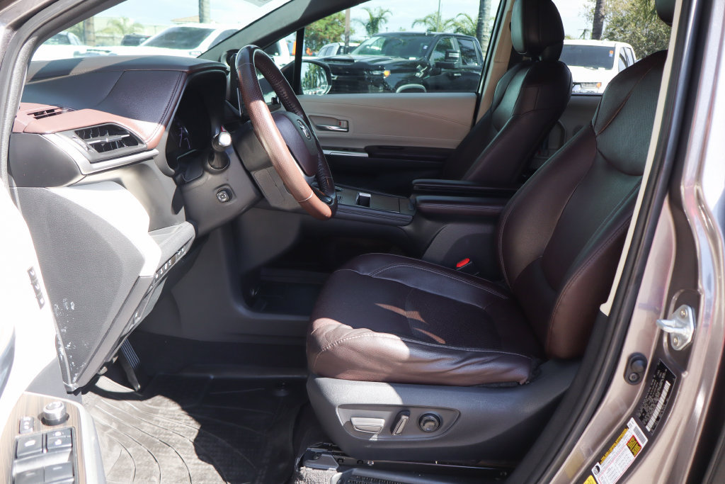 Used 2021 Toyota Sienna Platinum AWD/4WD image 20