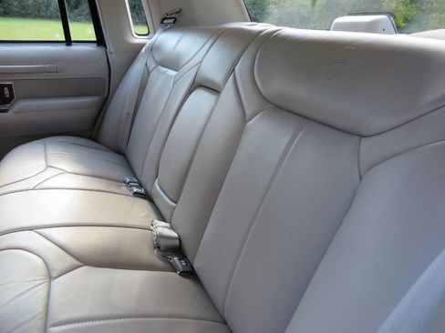 Used 1992 Lincoln Town Car Signature image 12