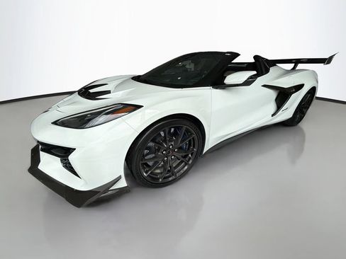 Certified 2025 Chevrolet Corvette ZR1 w/ ZR1 Carbon Fiber Aero Package RWD image 4