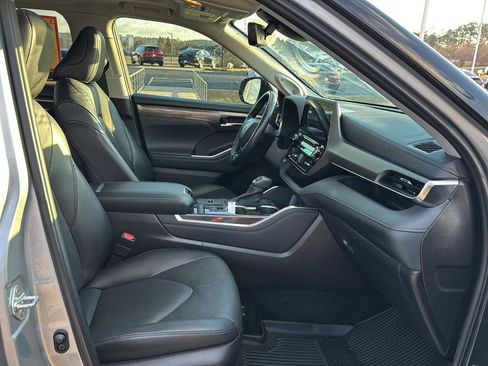 Certified 2022 Toyota Highlander Limited image 10