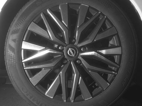 Used 2025 Nissan Altima 2.5 SV FWD image 15
