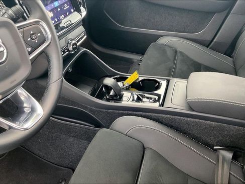 Certified 2025 Volvo XC40 B5 Plus image 19