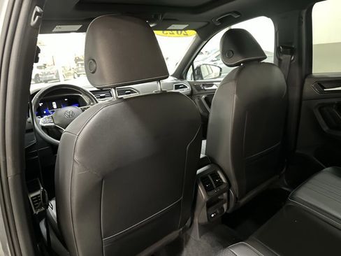 Used 2023 Volkswagen Tiguan SE R-Line image 19