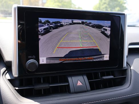 Used 2025 Toyota RAV4 XLE AWD/4WD image 30