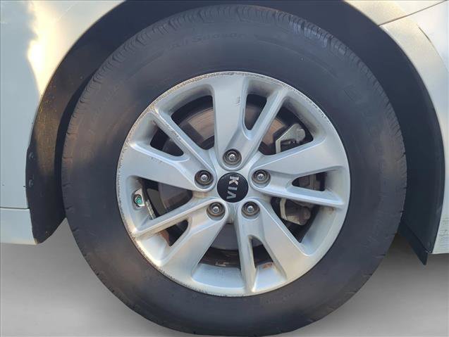 Used 2017 Kia Optima LX FWD image 4