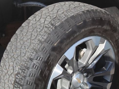 Used 2024 Chevrolet Silverado 1500 High Country w/ Technology Package image 13