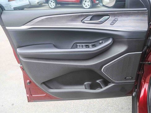 Used 2021 Jeep Grand Cherokee L Limited image 21