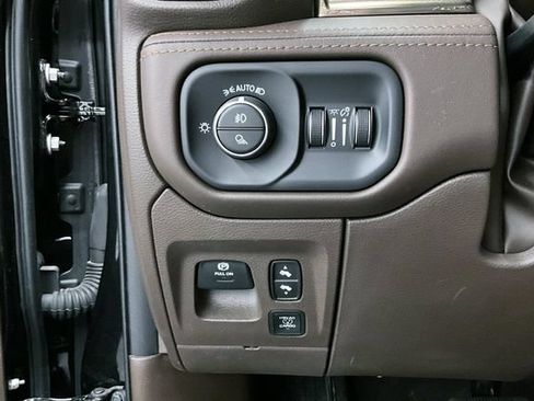 Used 2025 RAM 1500 Limited AWD/4WD image 36