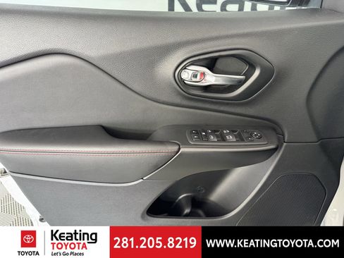 Used 2022 Jeep Cherokee Trailhawk w/ Trailer Tow Group image 11