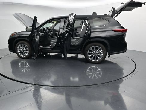 Used 2022 Toyota Highlander Limited AWD/4WD image 39