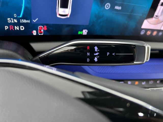 Used 2027 Cadillac Optiq Luxury RWD image 16