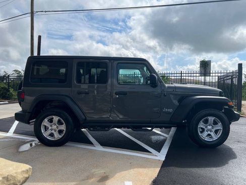 Used 2021 Jeep Wrangler Unlimited Sport image 7
