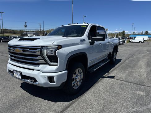 New 2026 Chevrolet Silverado 2500 High Country w/ High Country Premium Package AWD/4WD image 3