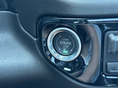 Used 2025 Chevrolet Silverado 1500 High Country AWD/4WD image 35