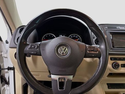 Used 2017 Volkswagen Tiguan SEL AWD/4WD image 11