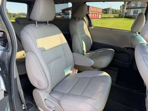 Used 2016 Toyota Sienna XLE Premium AWD/4WD image 27
