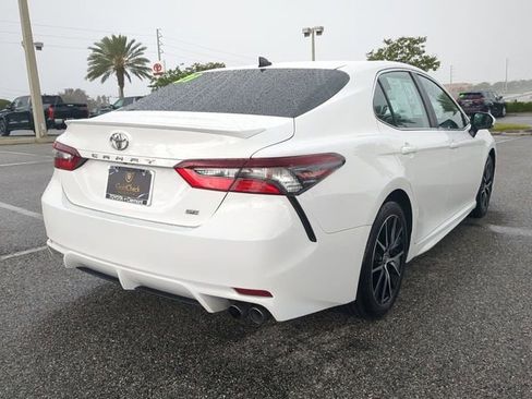 Used 2021 Toyota Camry SE w/ Convenience Package FWD image 4