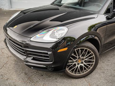 Used 2022 Porsche Cayenne Platinum Edition image 2