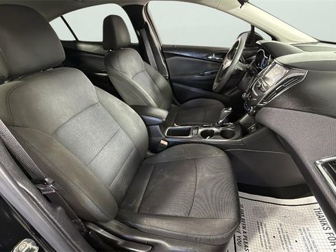 Used 2017 Chevrolet Cruze LT w/ Convenience Package image 29