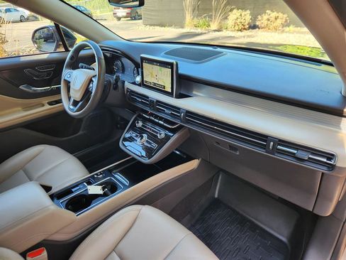 Used 2021 Lincoln Corsair AWD image 16