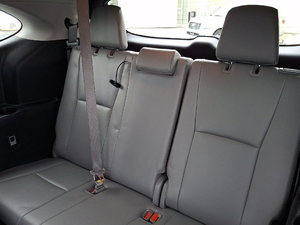 Used 2021 Toyota Highlander XLE AWD/4WD image 10