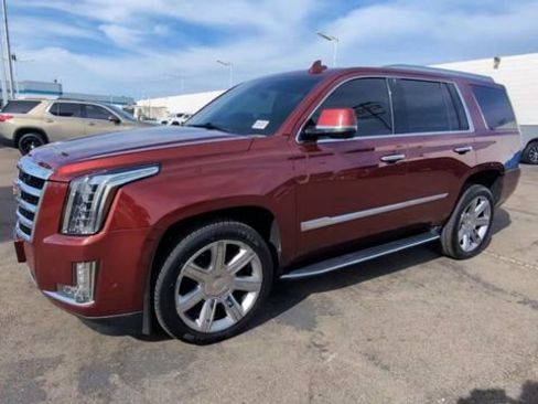 Certified 2020 Cadillac Escalade Premium Luxury image 4