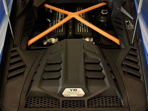 Used 2021 Lamborghini Huracan EVO image 22